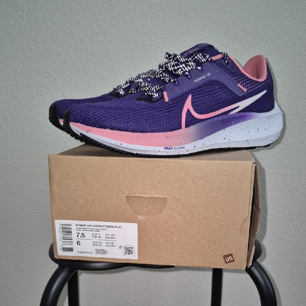 Nike Women's Purple and Pink Sneakers